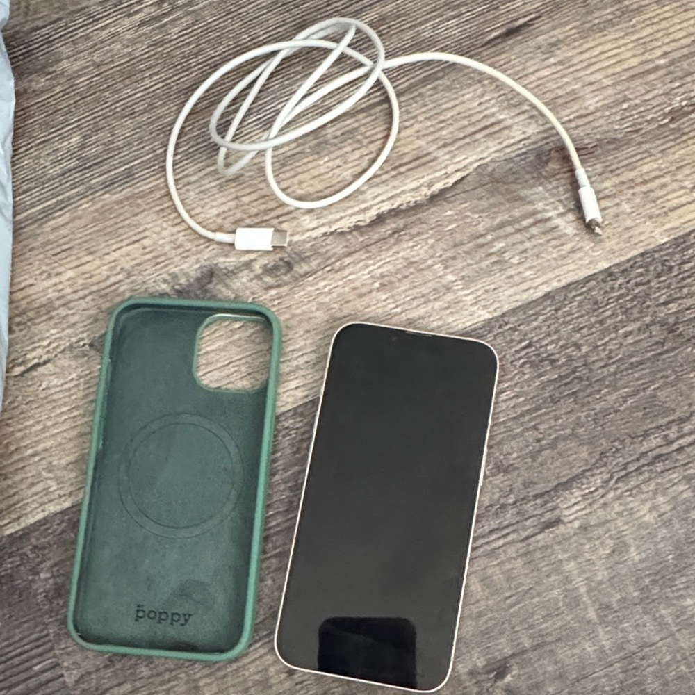 Green Phone Case with light pink Smartphone • iPhone 13 • good condition